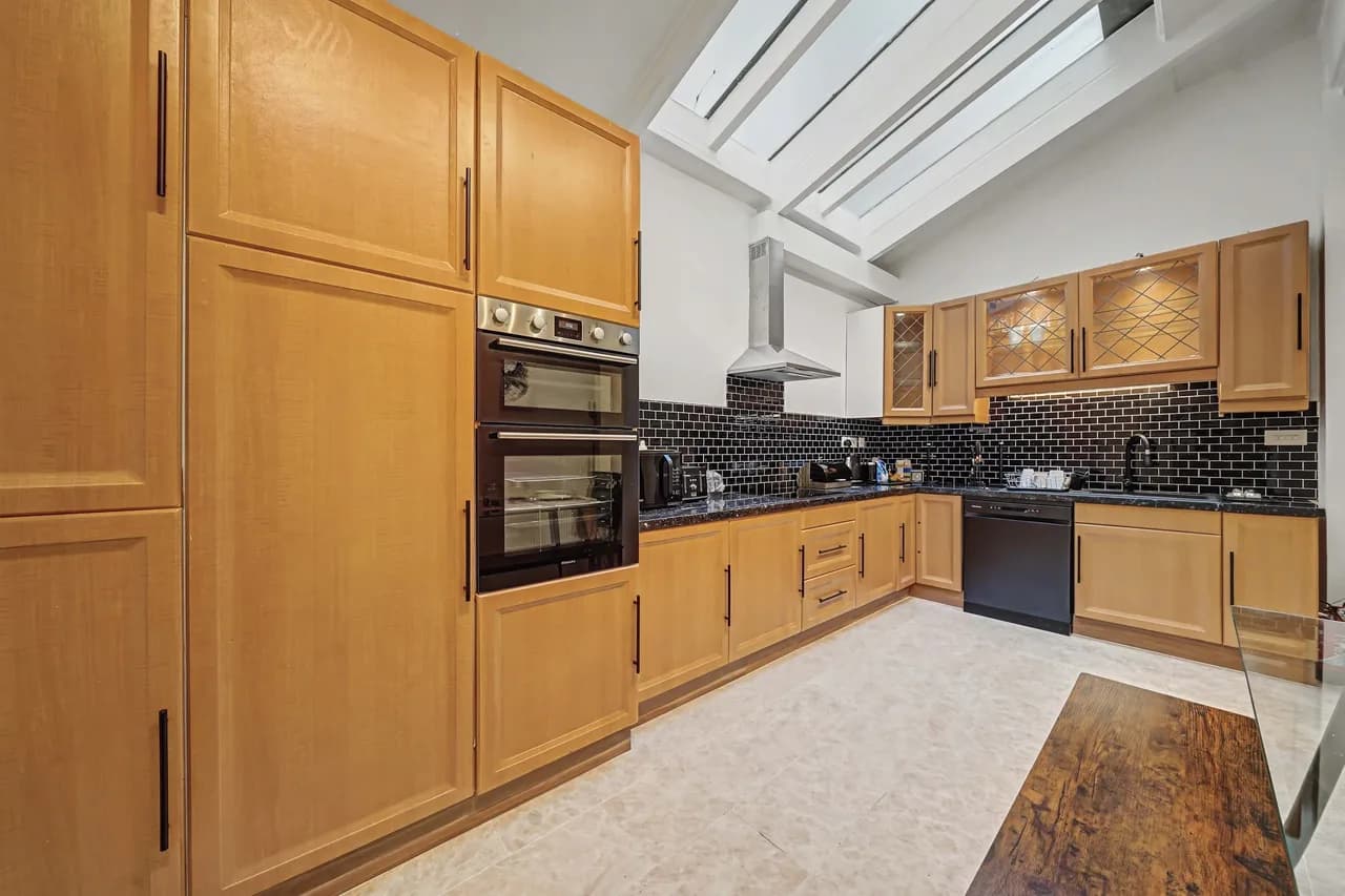 Accessible Three Bedroom House in London photo 4