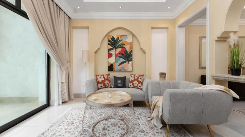 Elegant Central Retreat Near Mall
