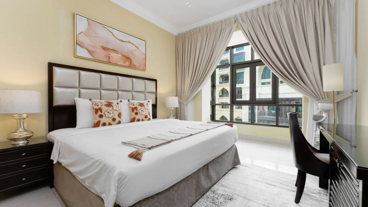 Elegant Central Retreat Near Mall photo 2