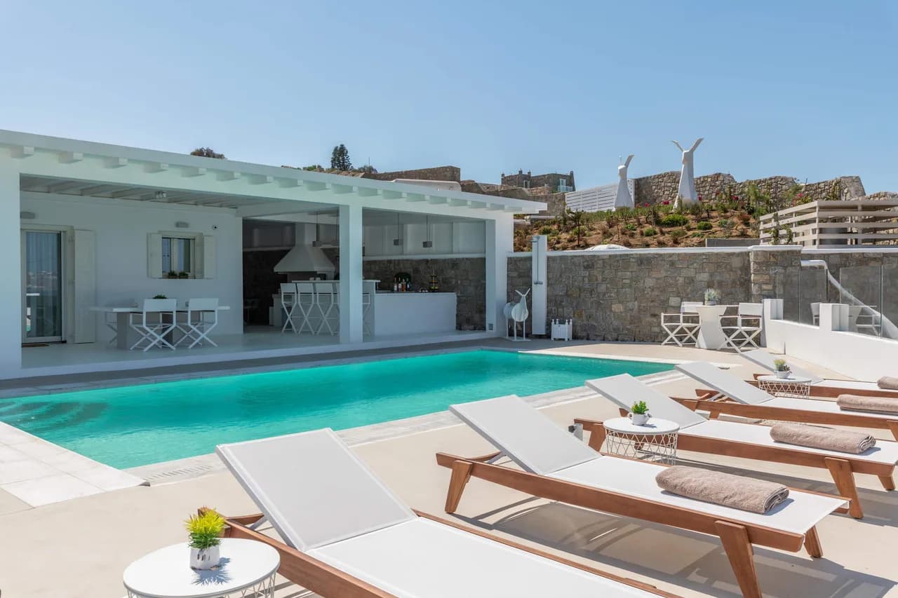 Private Pool Villa Near Ornos Beach