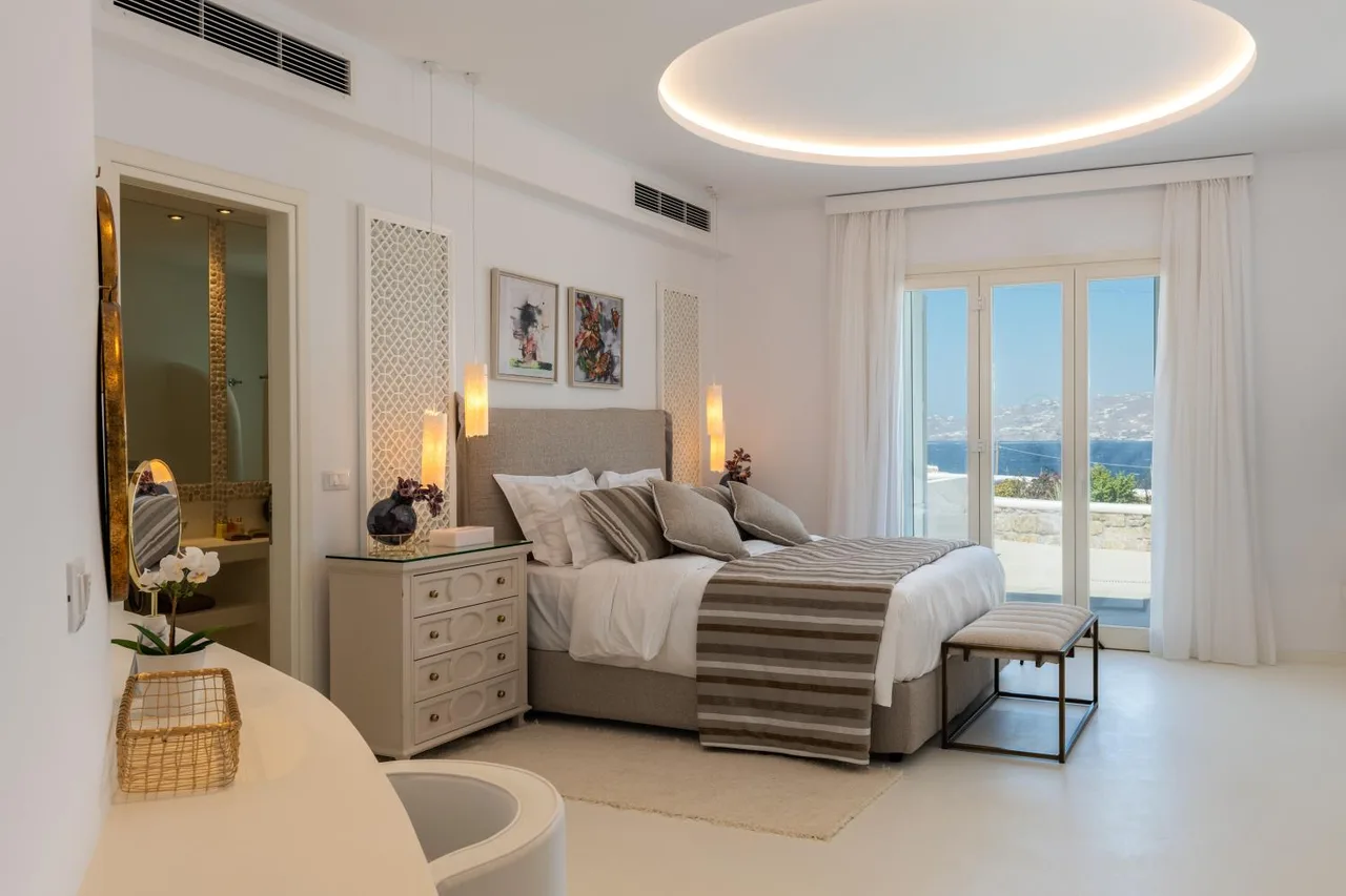 Three Bedroom Residence With Two Terraces photo 2