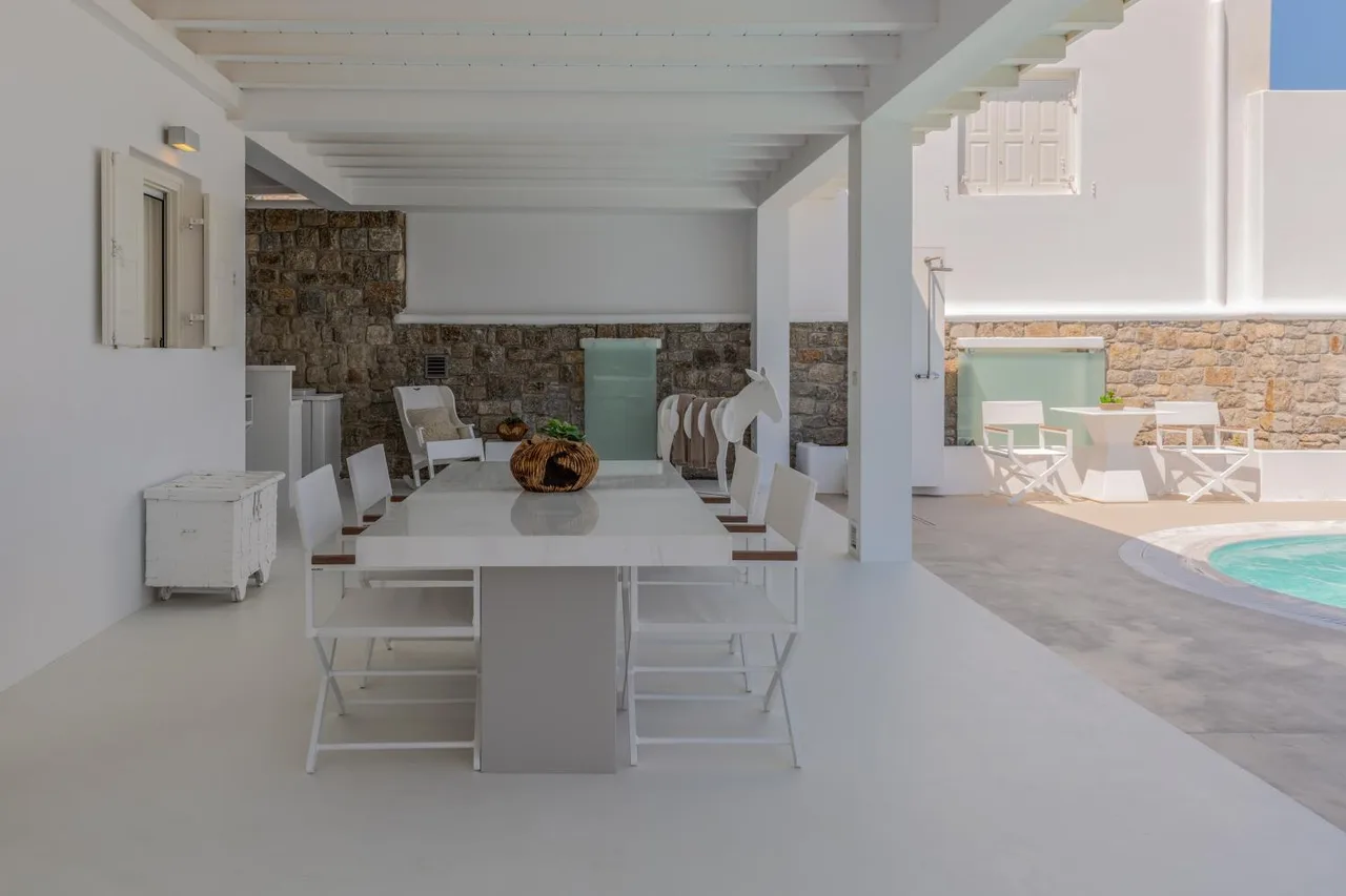 Three Bedroom Residence With Two Terraces photo 3