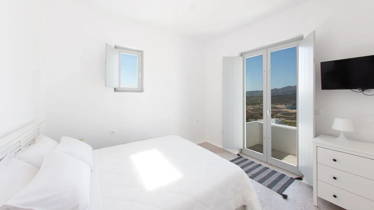 Cycladic Retreat Overlooking Ftelia Bay photo 3