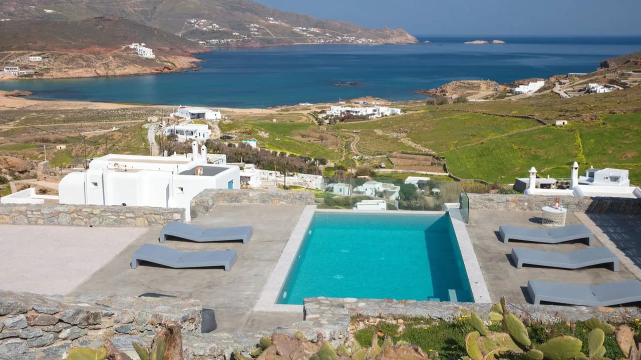 Cycladic Retreat Overlooking Ftelia Bay photo 5
