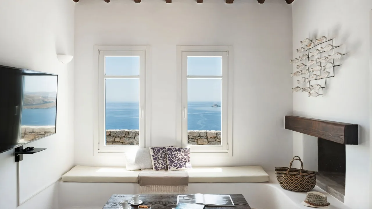 Romantic Retreat With Infinity Pool Views photo 2