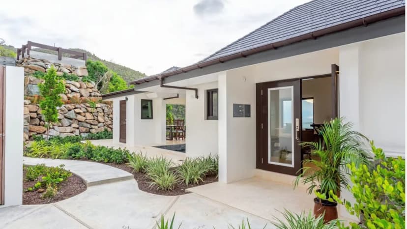 Oceanfront Style Villa With Private Gardens