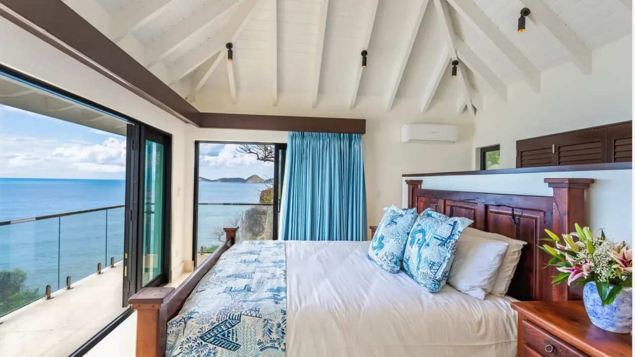 Stylish Villa with Landscaped Gardens and Views photo 3