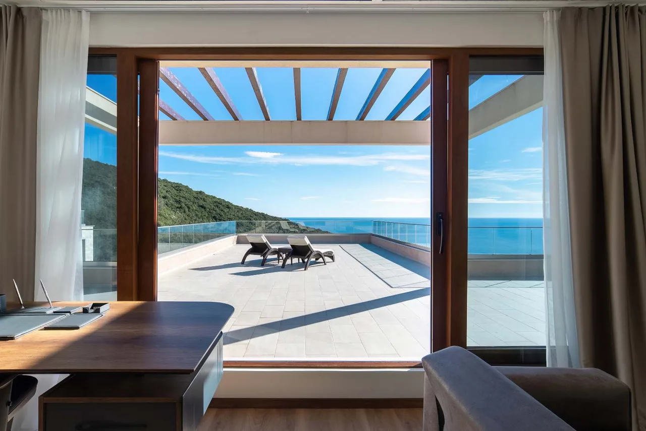 Luxury Villa With Panoramic Terrace Views photo 4