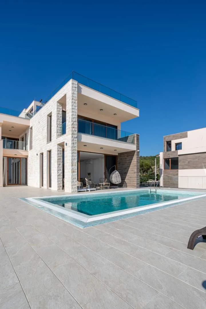 Stylish Five-Bedroom Villa With Private Pool