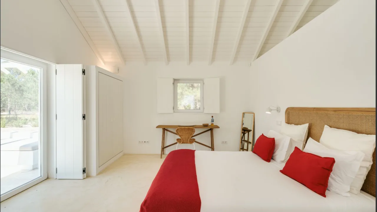 Elegant Forest Escape With Outdoor Terraces photo 4