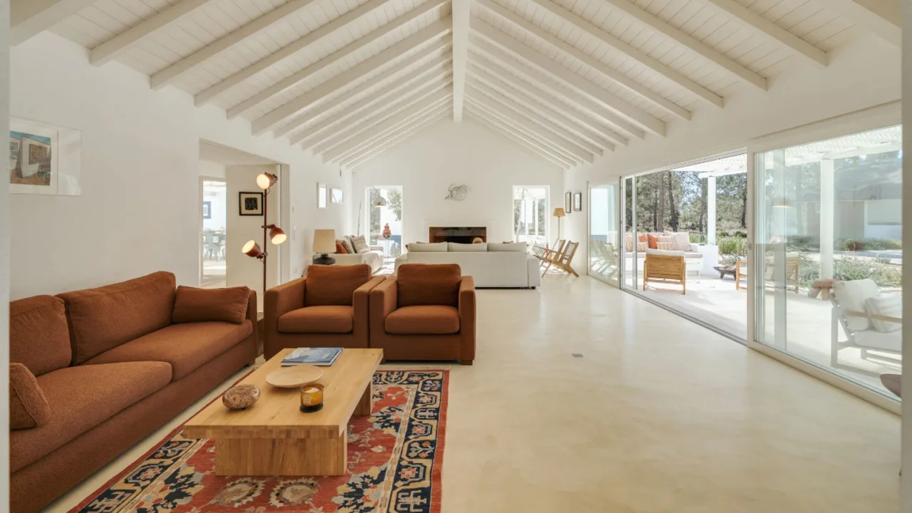 Elegant Forest Escape With Outdoor Terraces photo 5