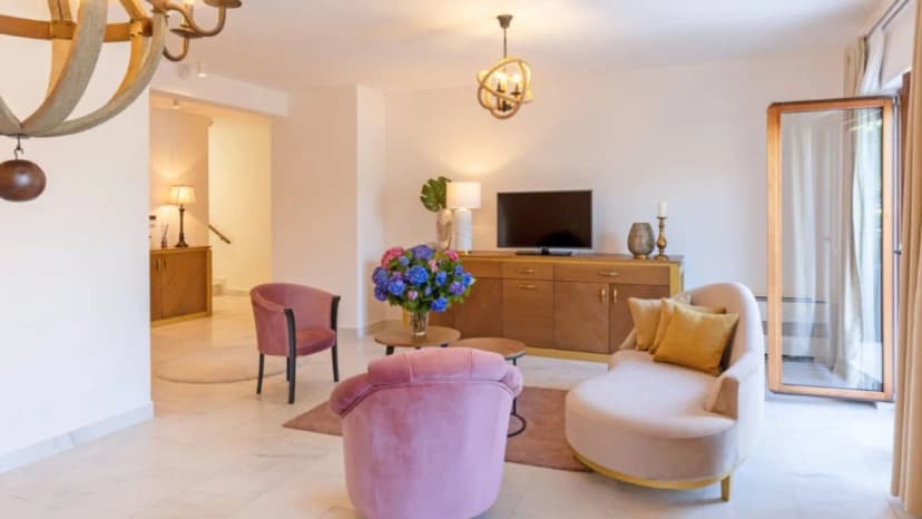 Beachfront Villa With Spacious Private Yard