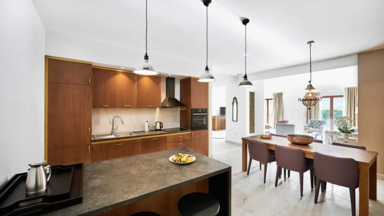 Beachfront Villa With Spacious Private Yard photo 5
