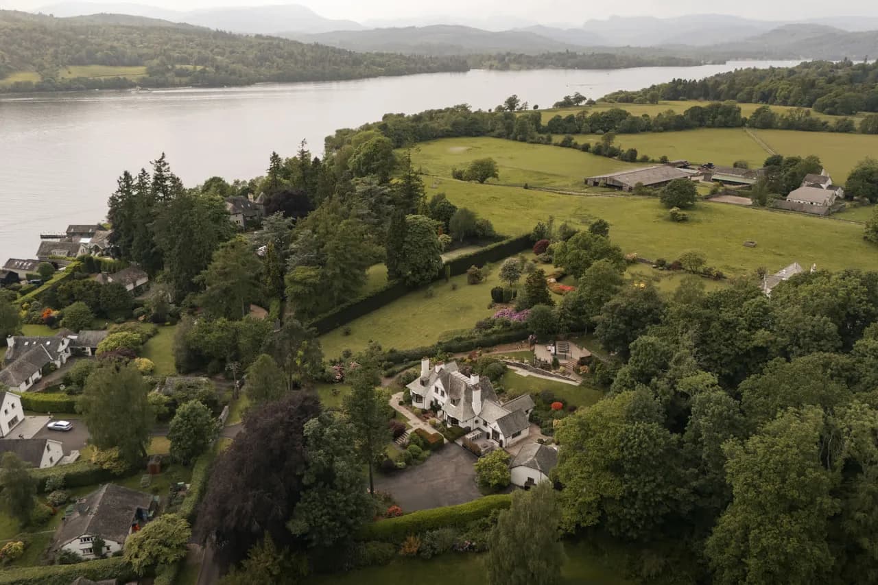 Garden-Facing Five Bedroom Villa in Windermere