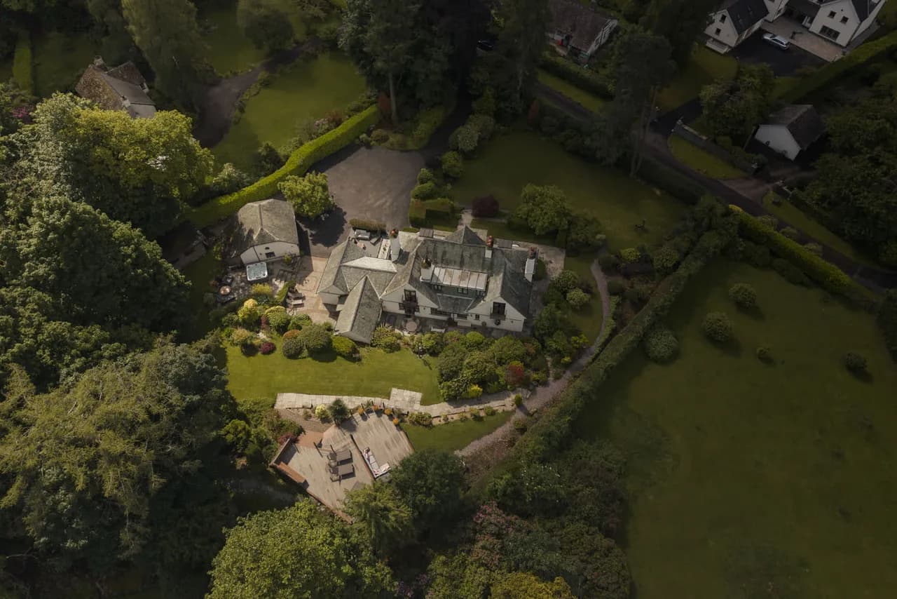 Garden-Facing Five Bedroom Villa in Windermere photo 5