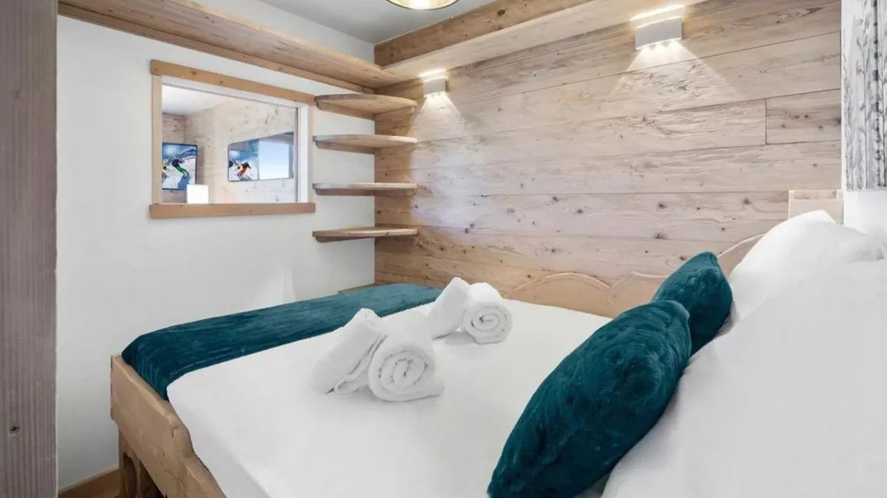 Ski Apartment With Mountain View Balcony photo 2