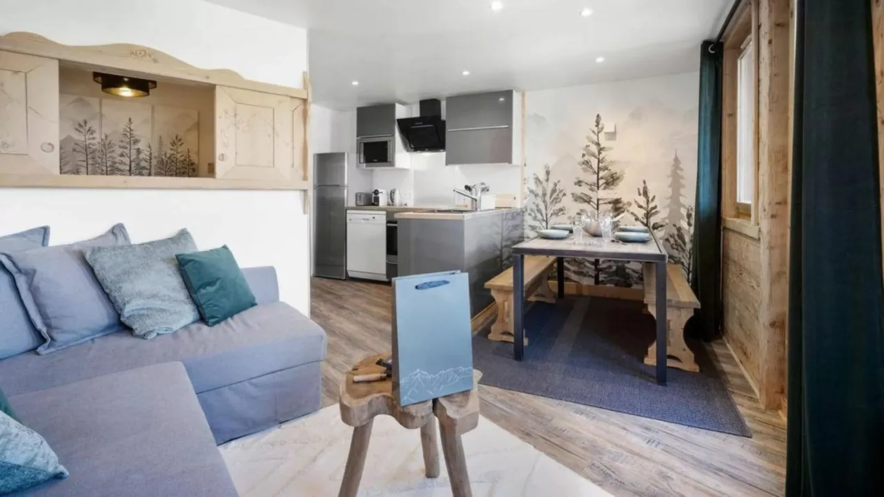 Ski Apartment With Mountain View Balcony photo 4
