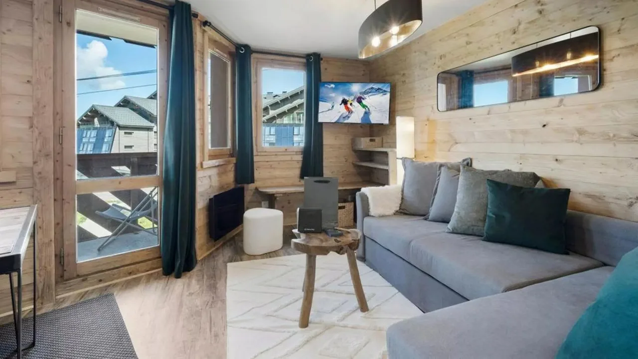 Ski Apartment With Mountain View Balcony photo 5