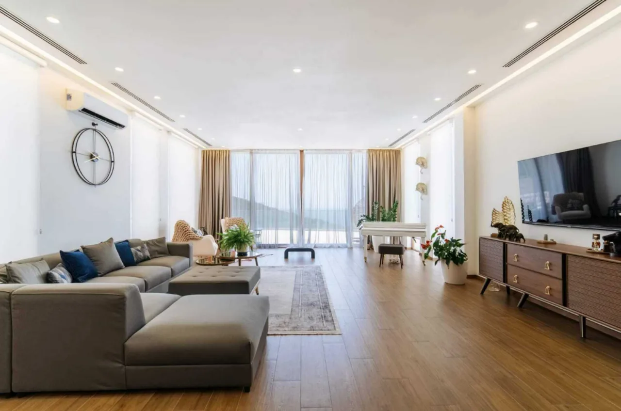 Modern Four-Bedroom Villa With Outdoor Living photo 4