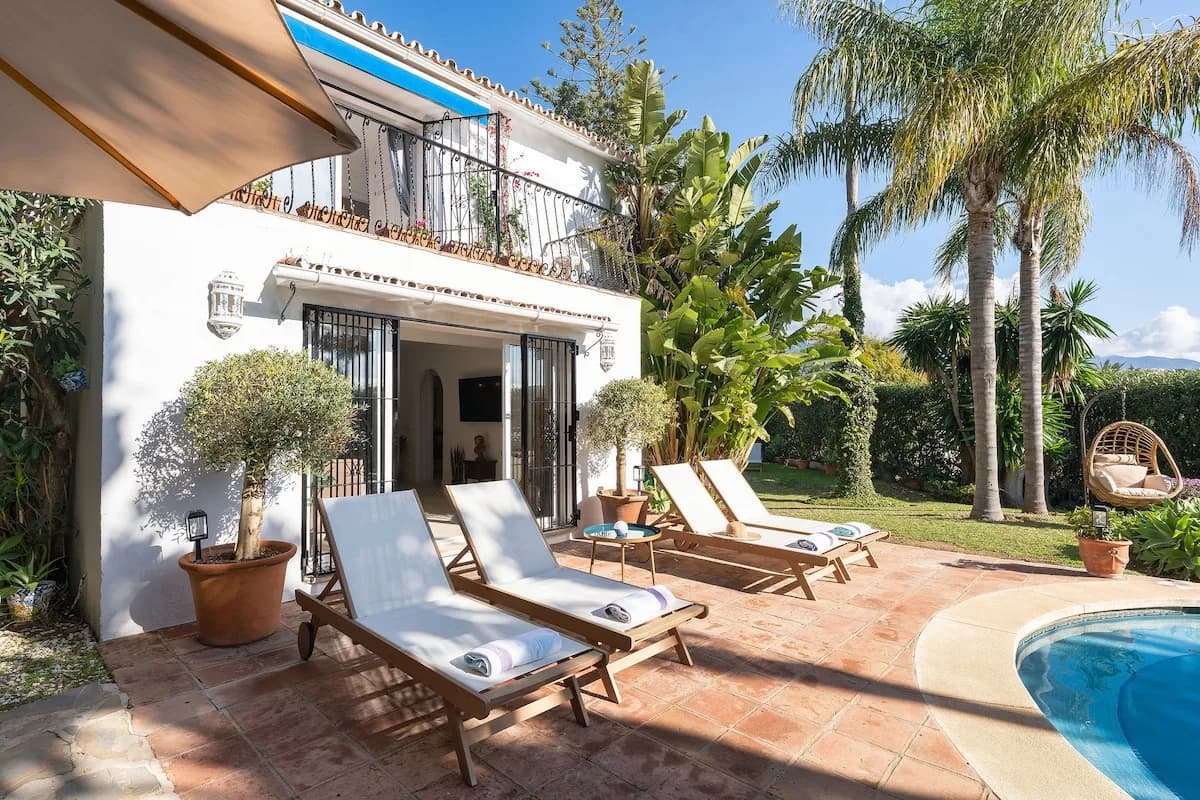 Three Bedroom Villa with Lush Garden in Marbella photo 2
