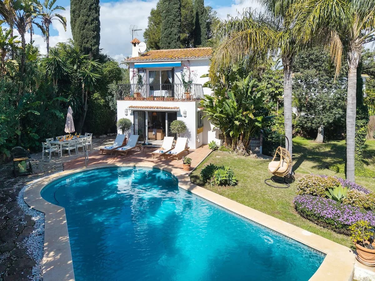 Three Bedroom Villa with Lush Garden in Marbella photo 3