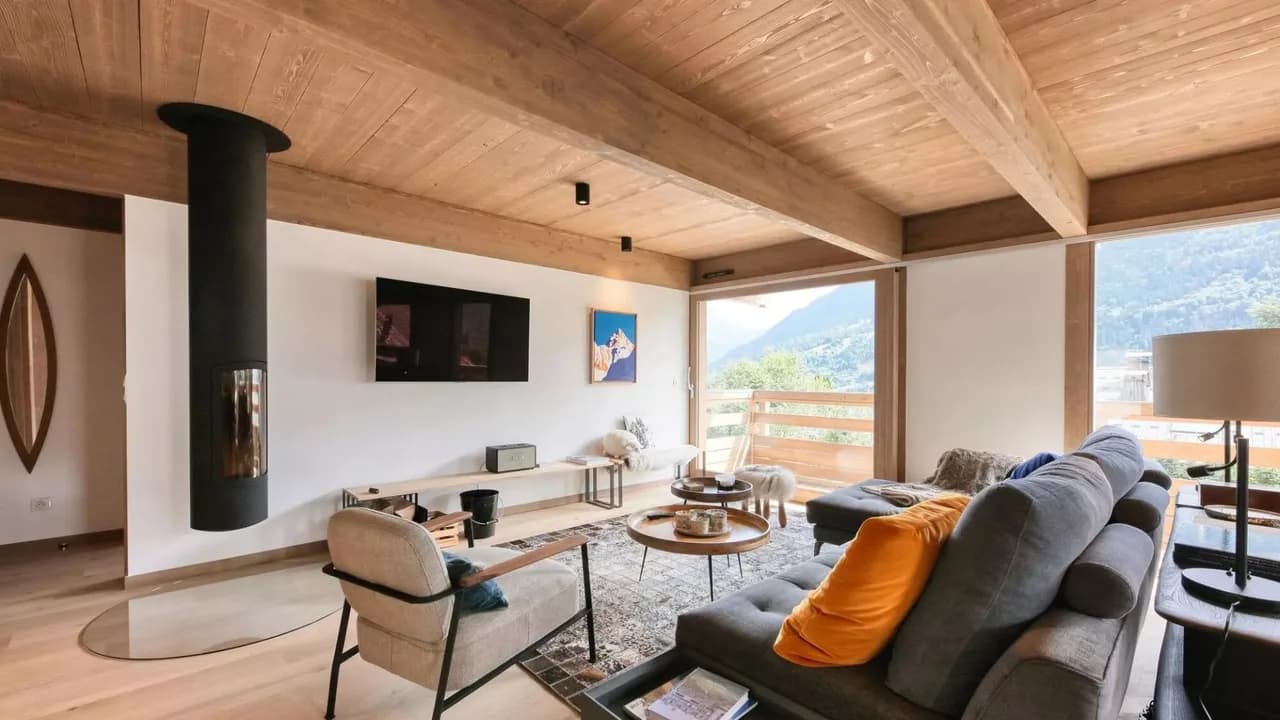 Scenic Chalet Near Ski and Nature photo 2