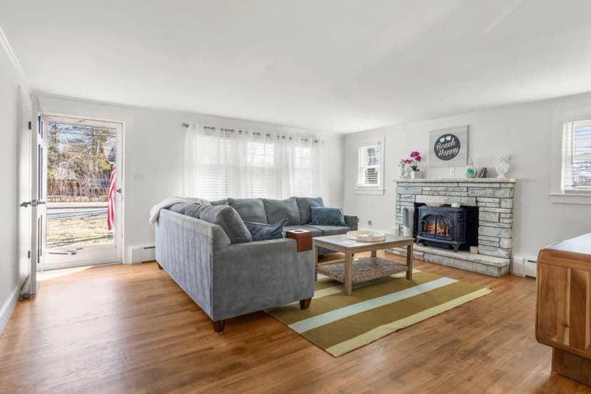 "Cape Cod Retreat · Falmouth, Firepit, Beaches"