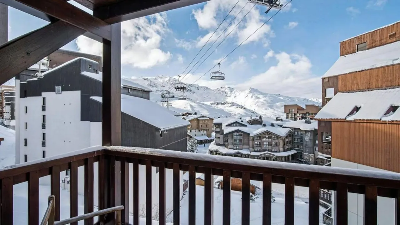 Bright Mountain Apartment With Balcony Views photo 3