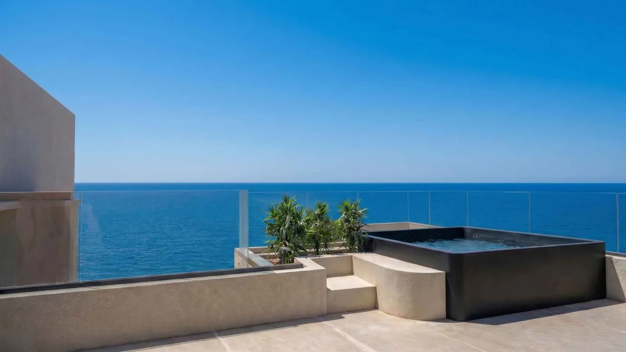 Elegant Beachfront Villa With Pool and Views photo 4