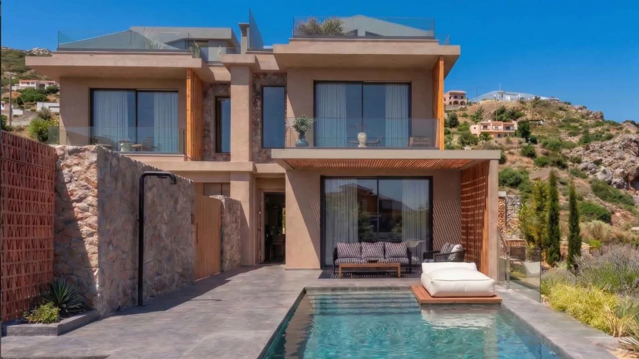 Beachfront Villa With Heated Pool in Crete