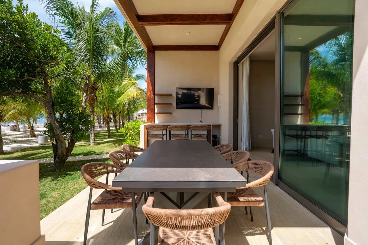 Rise and Dive - 3BR -  Beach Front Private Terrace photo 2