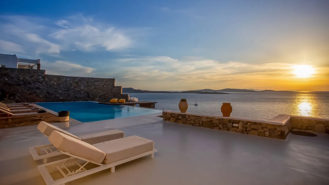 Spacious Villa With Pool and Privacy photo 4