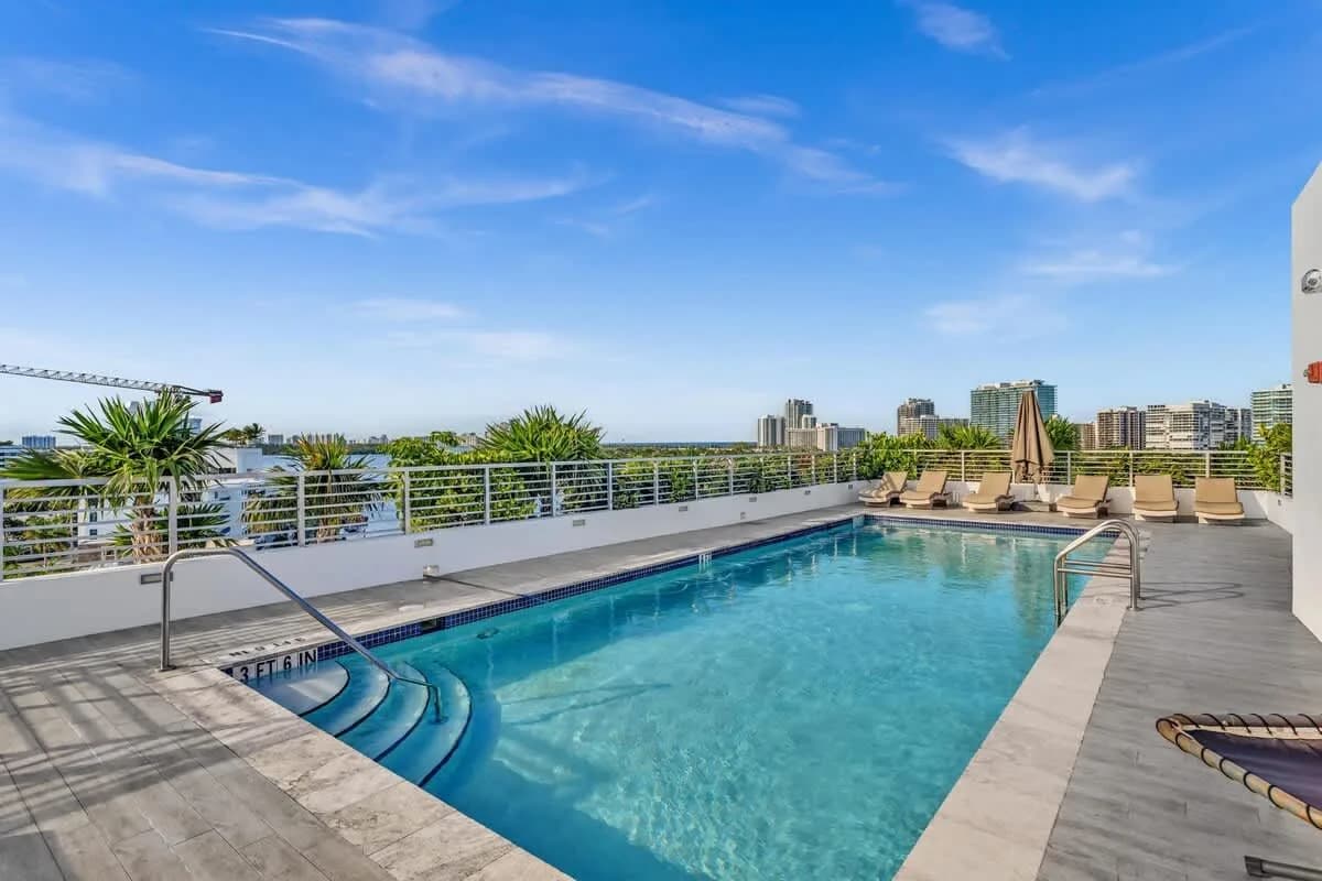 Waterfront Rooftop Pool Condo in Miami Beach photo 2