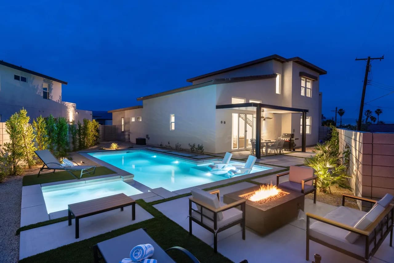 Lavish Estate with Pool and Spa in California photo 2