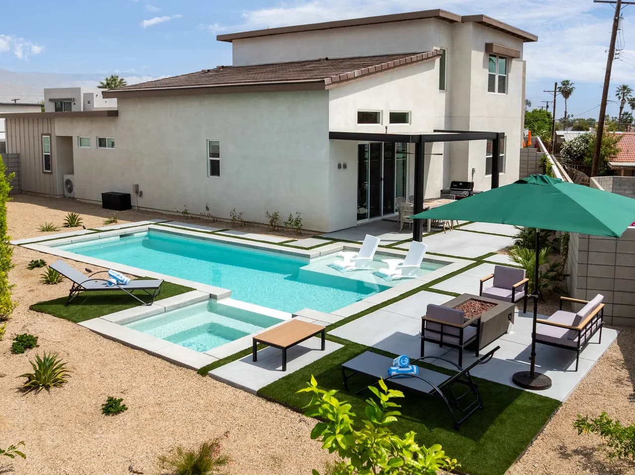 Lavish Estate with Pool and Spa in California photo 5