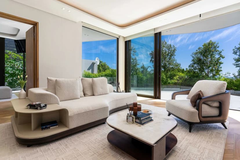 Elegant Two-Bedroom Apartment in Green Point, Cape Town