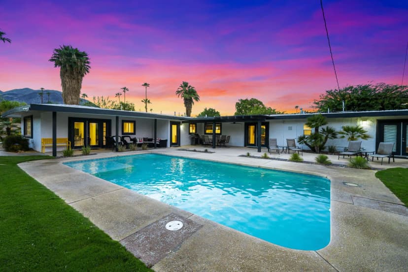 South Palm Desert Pool House w/ Mountain View