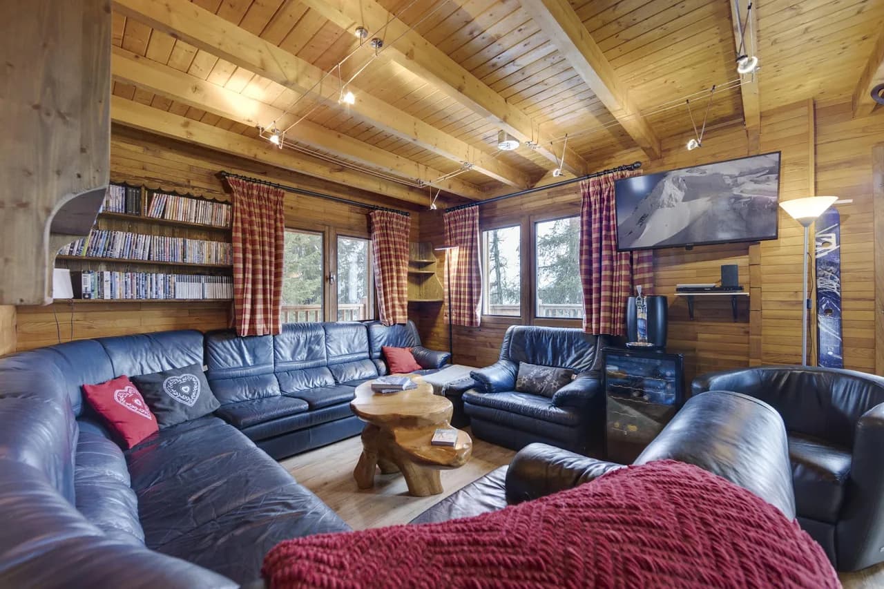 Alpine Chalet With Large Living Space photo 2