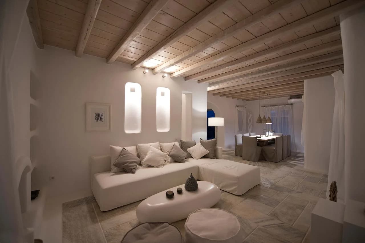 Elegant Retreat With Pool and Pergola photo 2