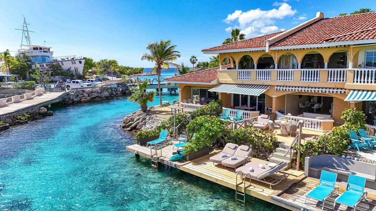 Oceanfront Three-Bedroom Villa in Willemstad photo 3