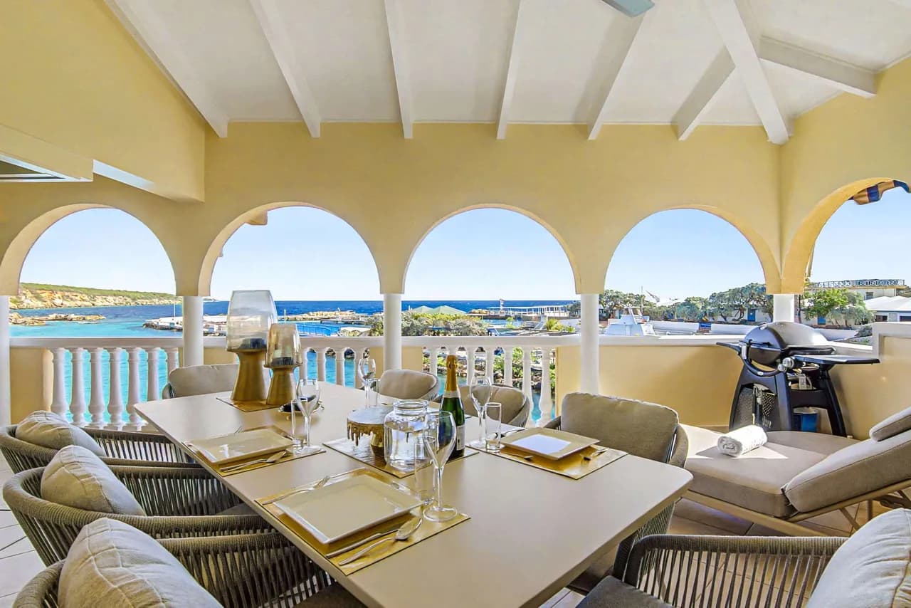 Oceanfront Three-Bedroom Villa in Willemstad photo 4