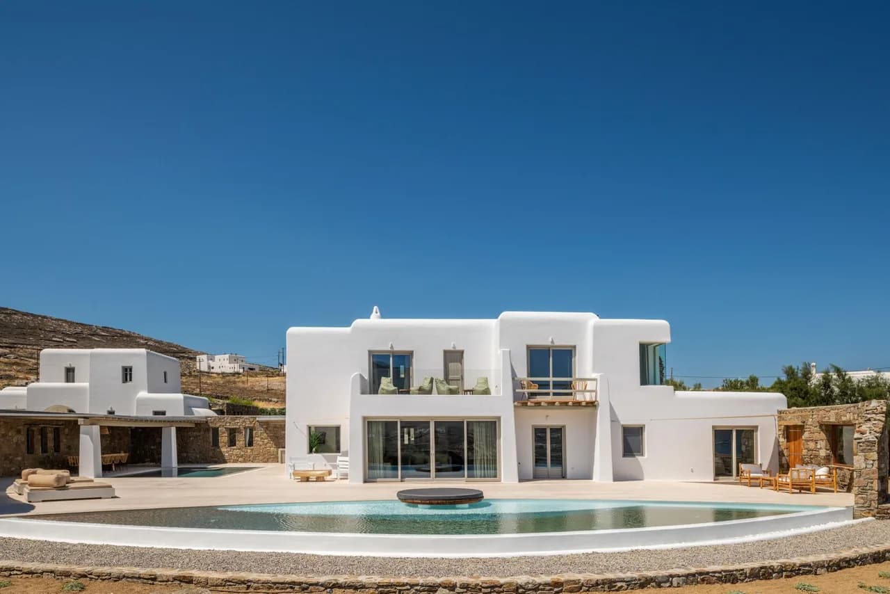 Bright Villa With Balcony Sea Views