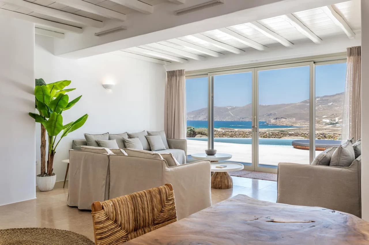 Bright Villa With Balcony Sea Views photo 2