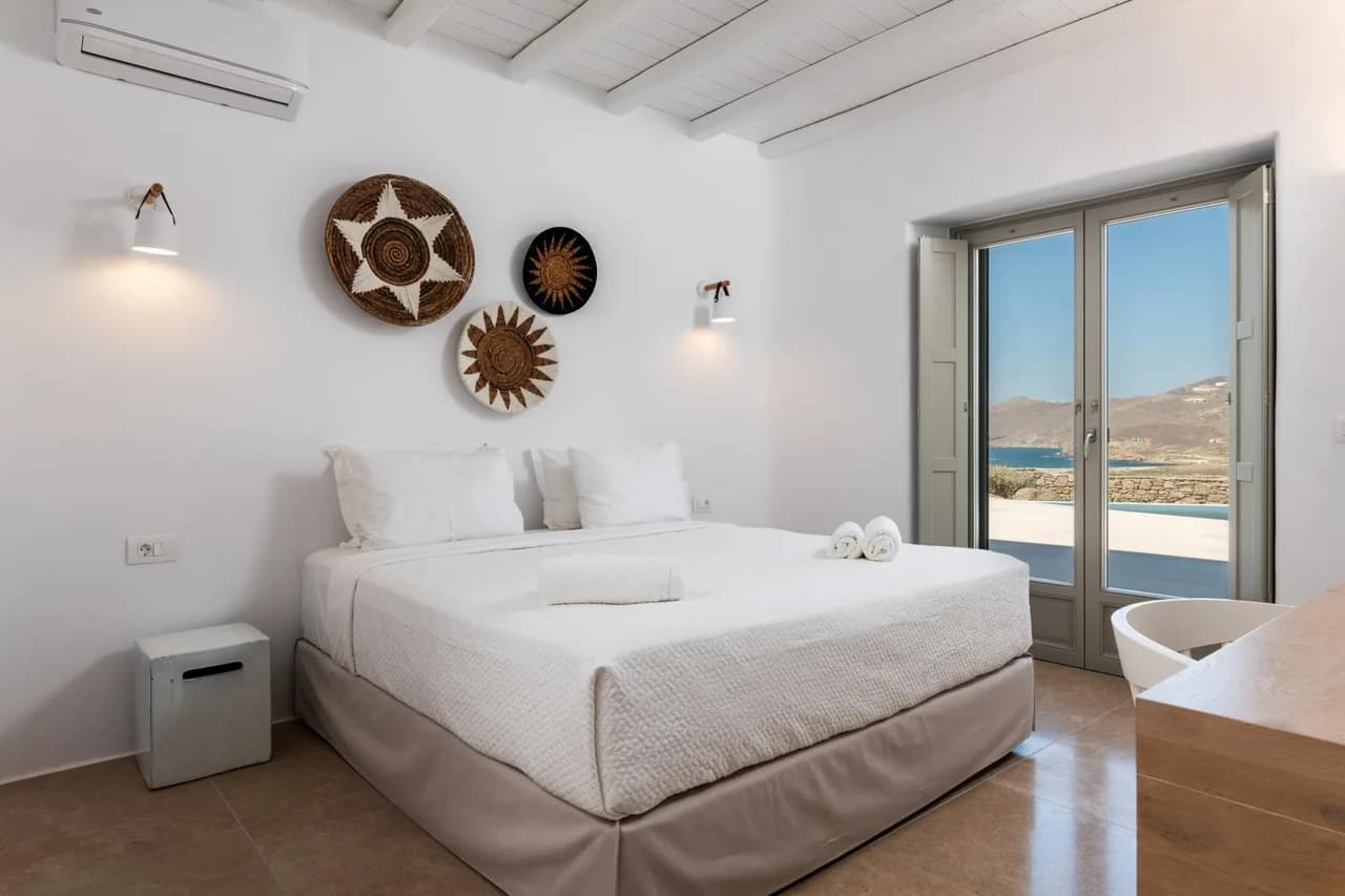 Bright Villa With Balcony Sea Views photo 3