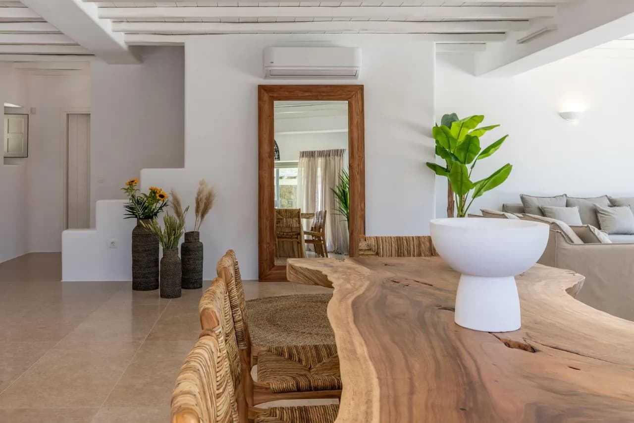 Bright Villa With Balcony Sea Views photo 5