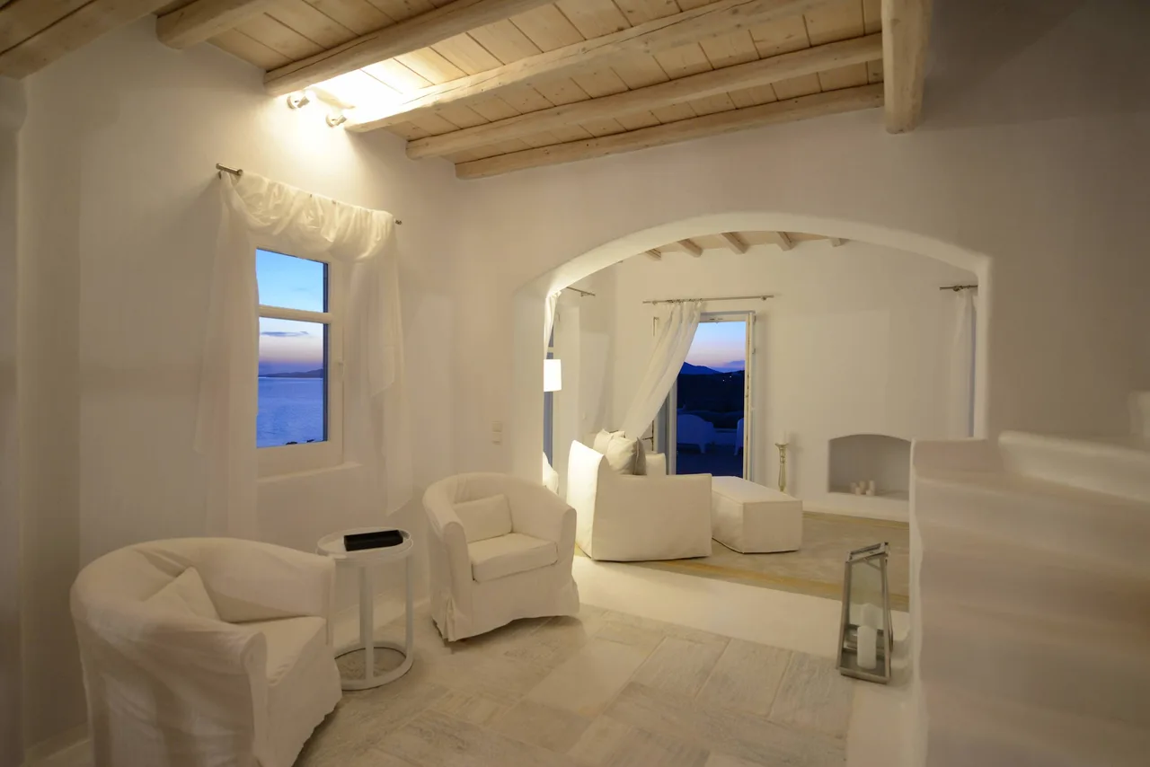 Bright Villa With Sea Facing Pool photo 2