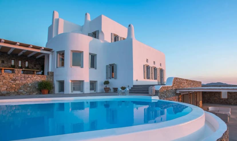 Family Villa With Infinity Pool and Views