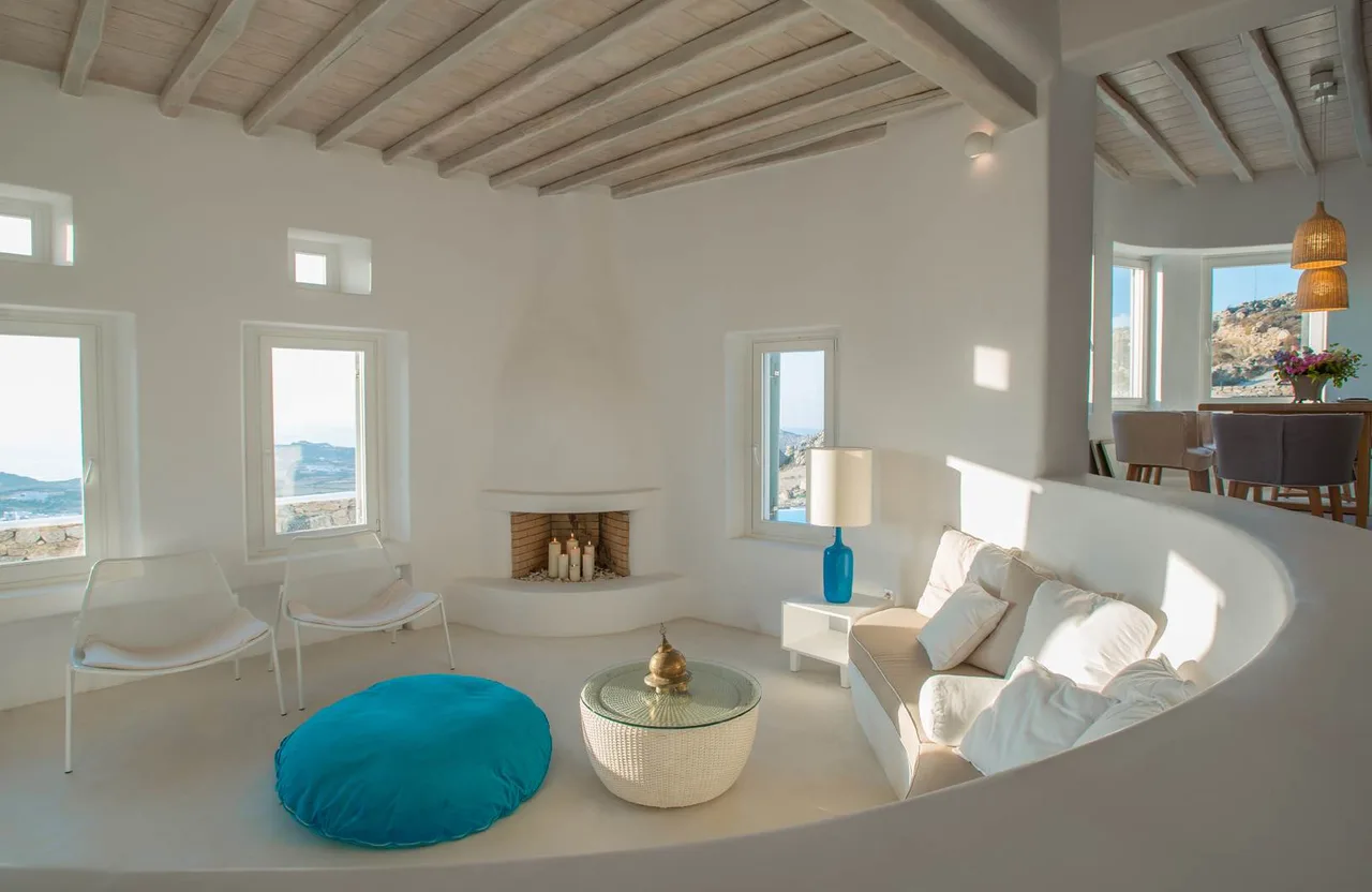 Family Villa With Infinity Pool and Views photo 2