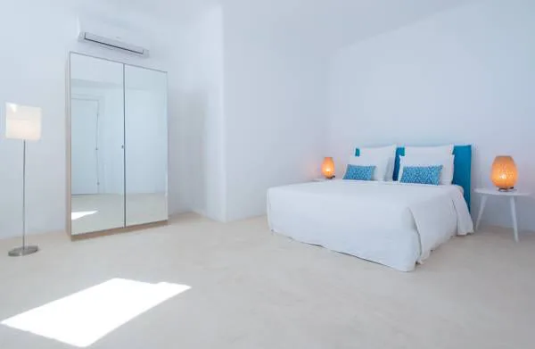 Family Villa With Infinity Pool and Views photo 3