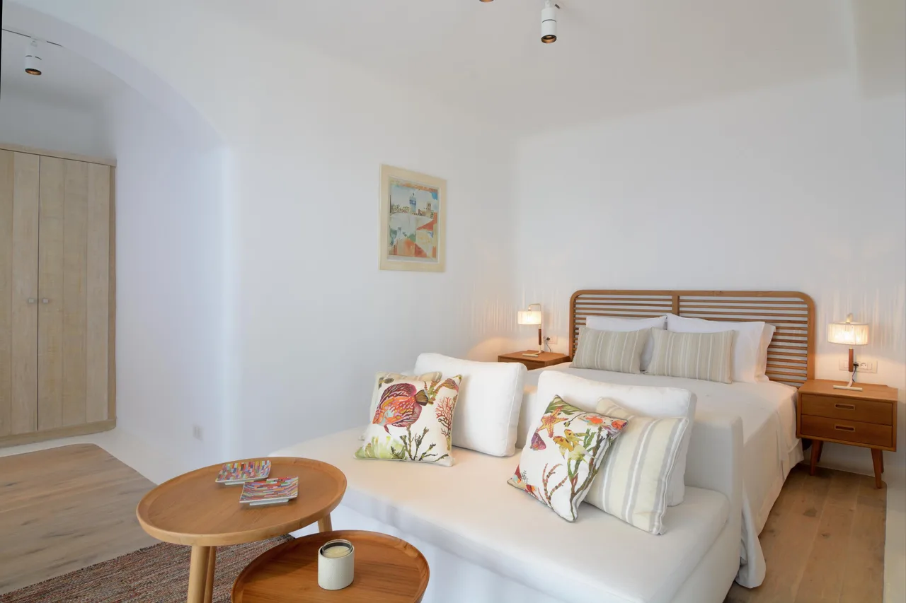 Modern Cycladic Villa With Outdoor Dining photo 3